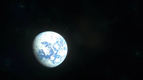 Planète glacée bleue vue depuis l'espace — exploration DAWNFALL Star Citizen